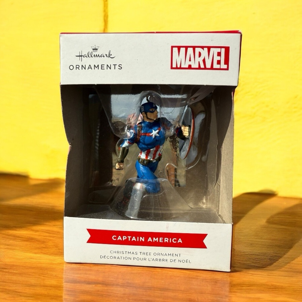HALLMARK ORNAMENT – MARVEL CAPTAIN AMERICA CHRISTMAS TREE DECORATION